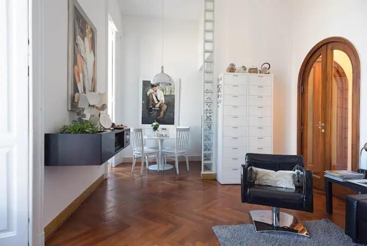 Vesuvius Suite - Elegante Appartamento In Centro Neapel Exteriör bild