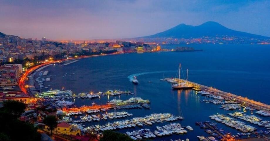 Vesuvius Suite - Elegante Appartamento In Centro Neapel Exteriör bild